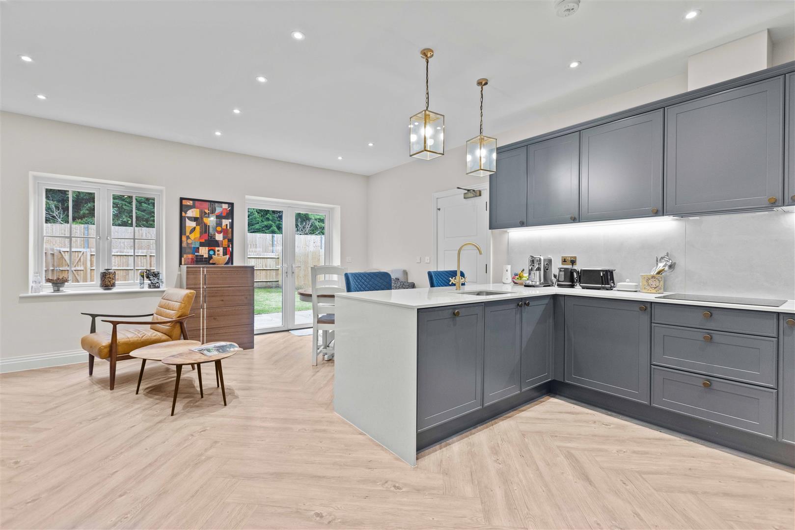 Martin Avenue, Ascot